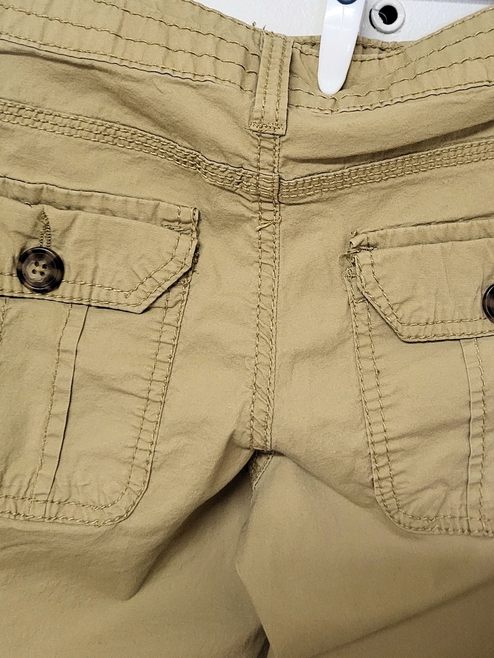 SO Womens Khaki Brown Cuffed Cargo Capris - Picture 7 of 13